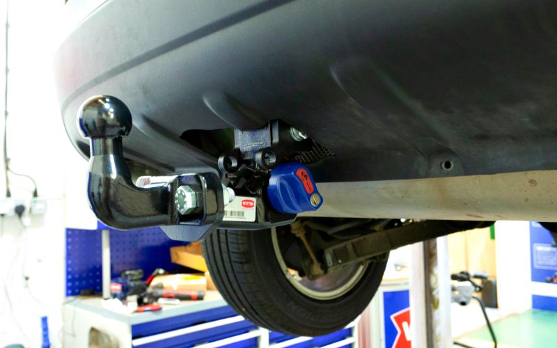 A flange towbar in use