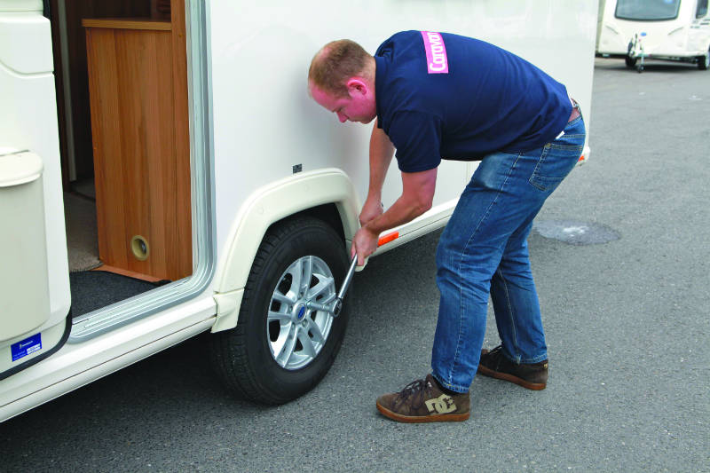 Adjusting the wheel nuts on a caravan