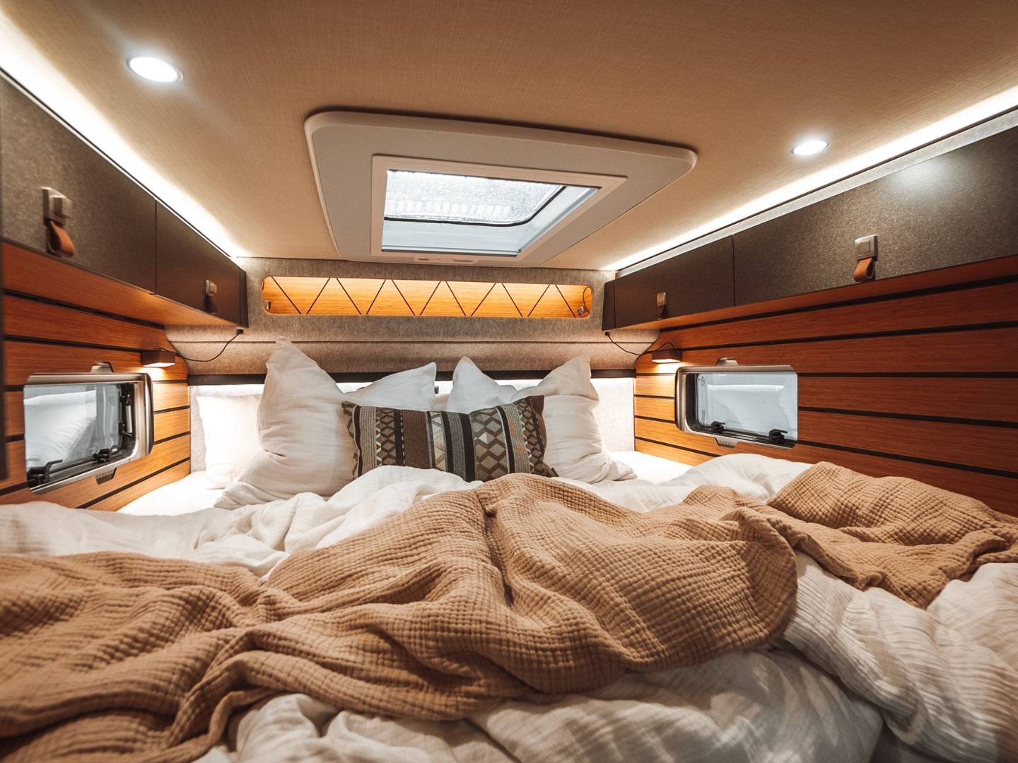 The bedroom inside the ML-T 580