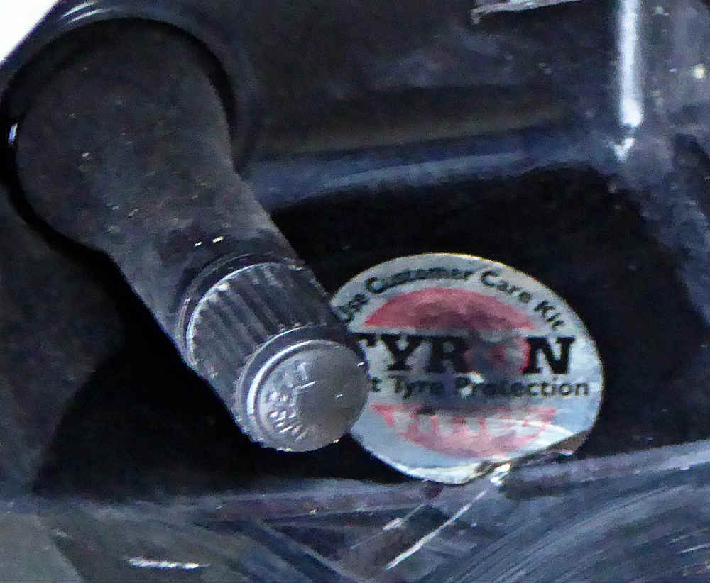 Sticker indicates tyre band fitted