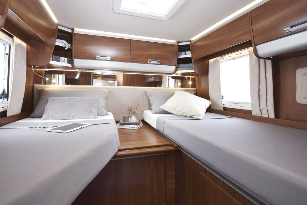 Twin single beds in the Laika Ecovip 609