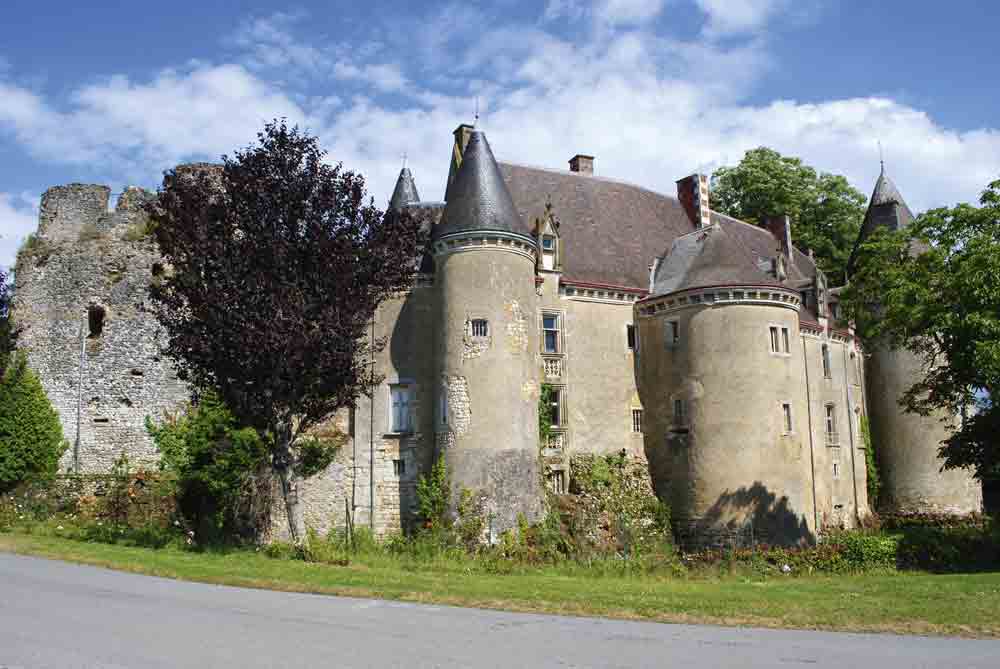 Image of the chateau Lys-St-Georges in France