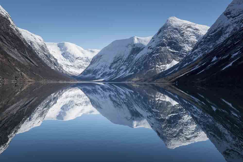 Image of mountains near Kjosnesfjorden, Norway