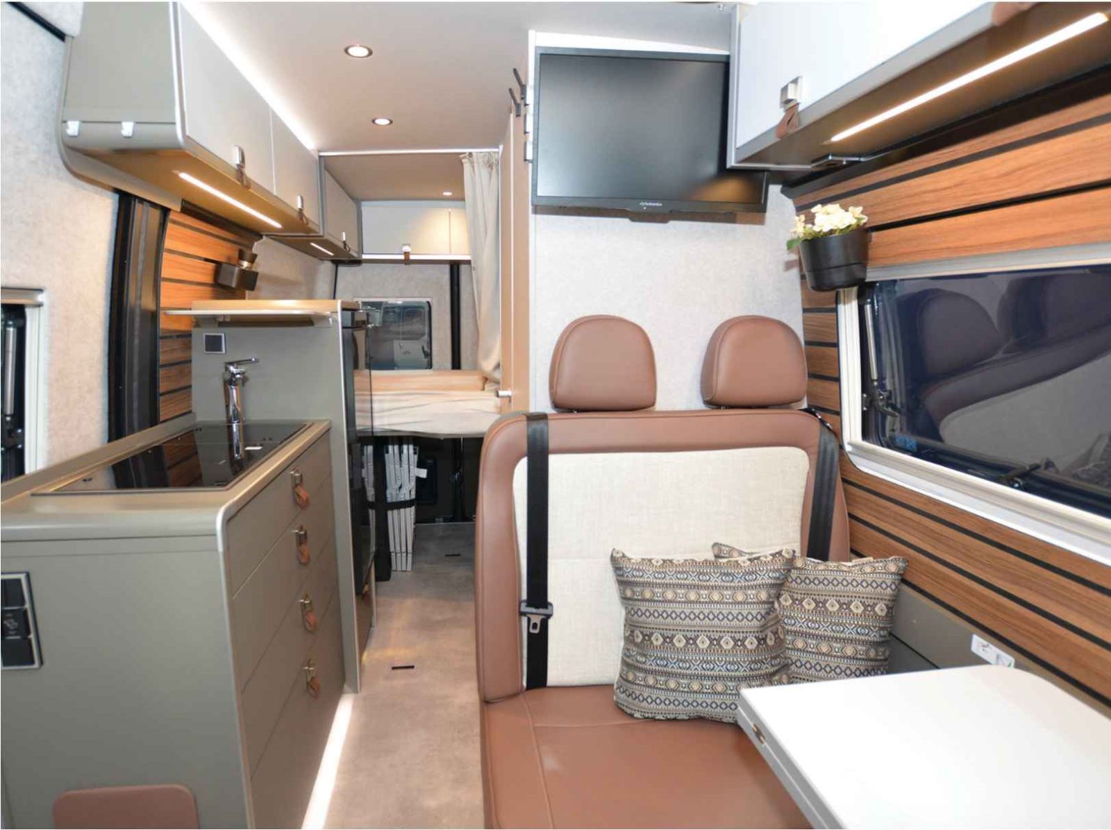 Inside the Hymer Grand Canyon S
