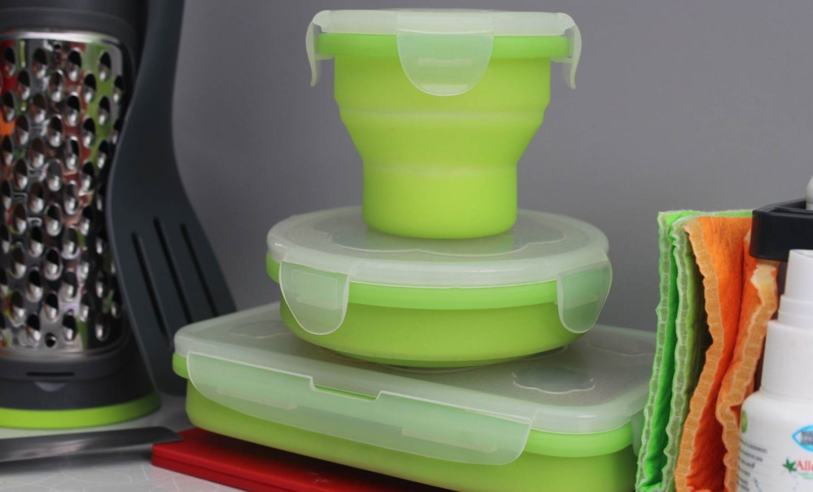 Foldable storage containers