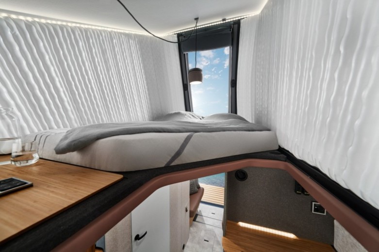 The bed inside the Venture S