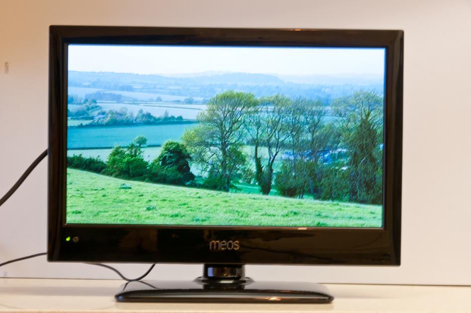 Meos 19in motorhome tv