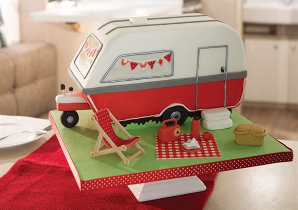Our caravan cake in all its glory