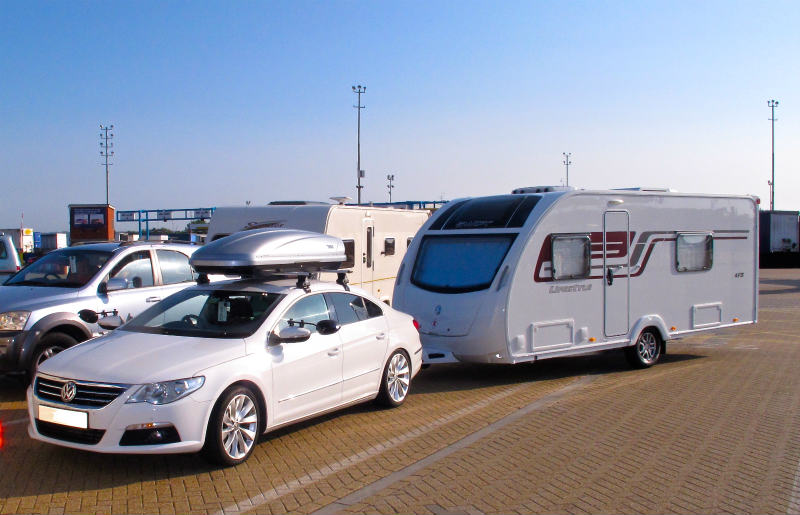 Thule roofbox with car towing caravan