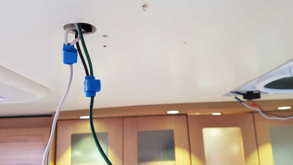 connect the lighting circuit