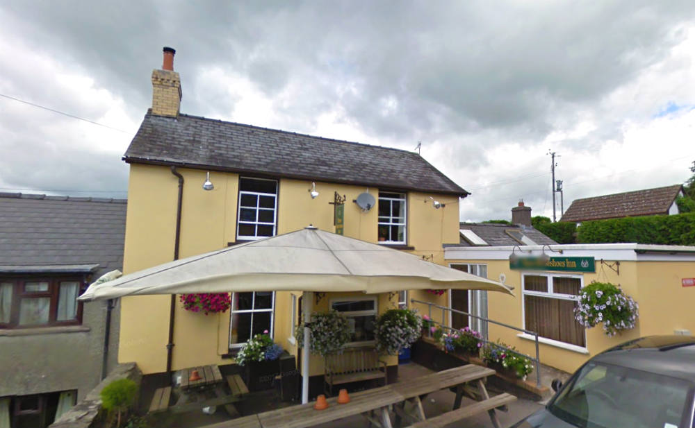 Three Horeshoes Inn Groessffordd