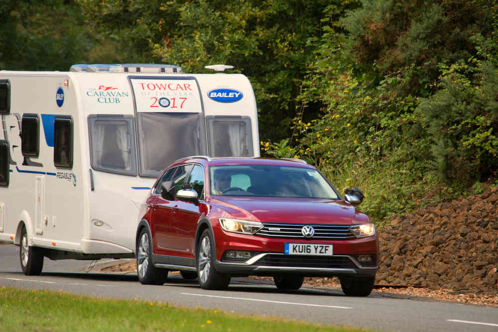 VW Passat Esaste Alltrack towcar