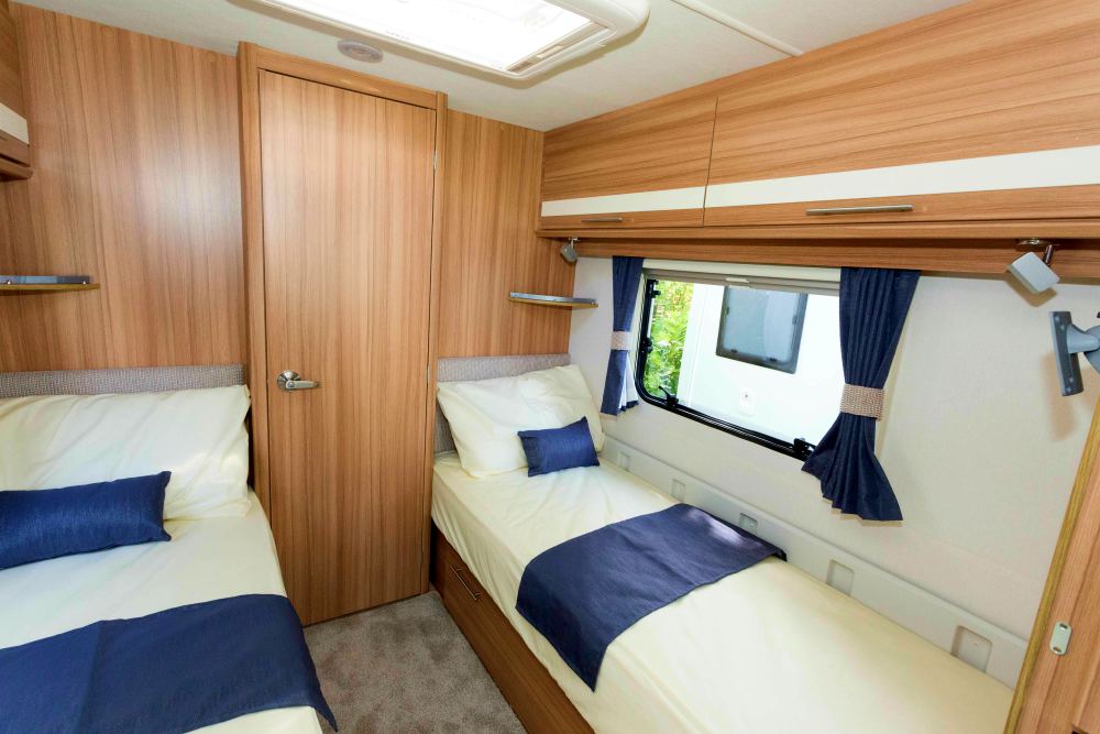 Lunar Quasar 554 rear beds