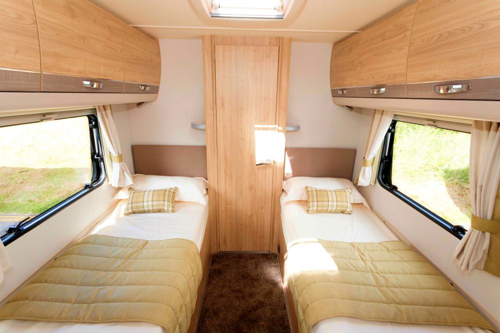 Elddis Avanté 574 rear beds