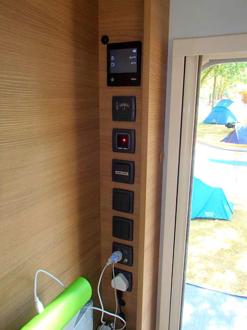 Adria Adora 613 UT Thames power sockets