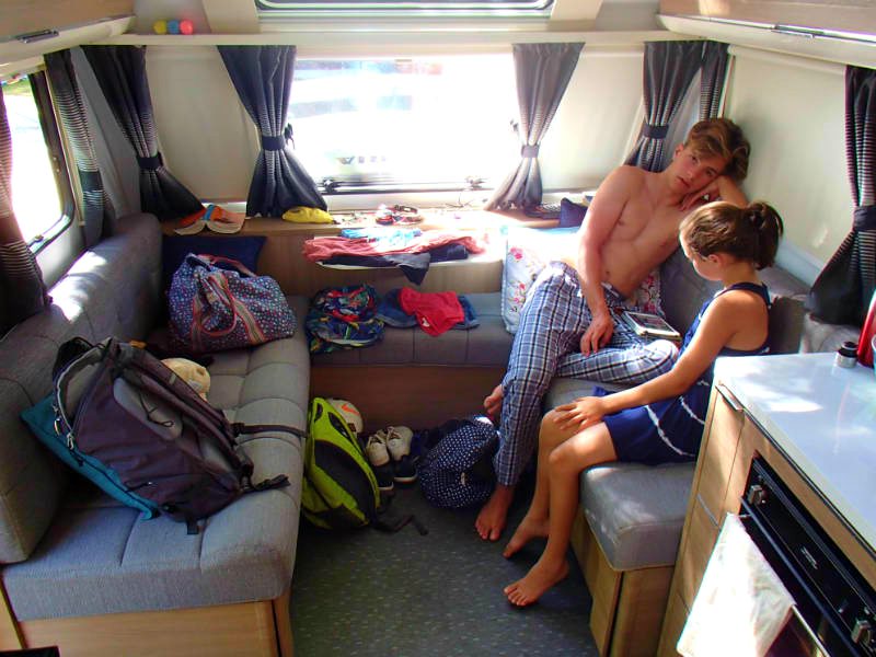 Adria Adora 613 UT Thames lounge