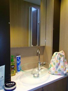 The washroom in the Adria Adora 613 UT Thames