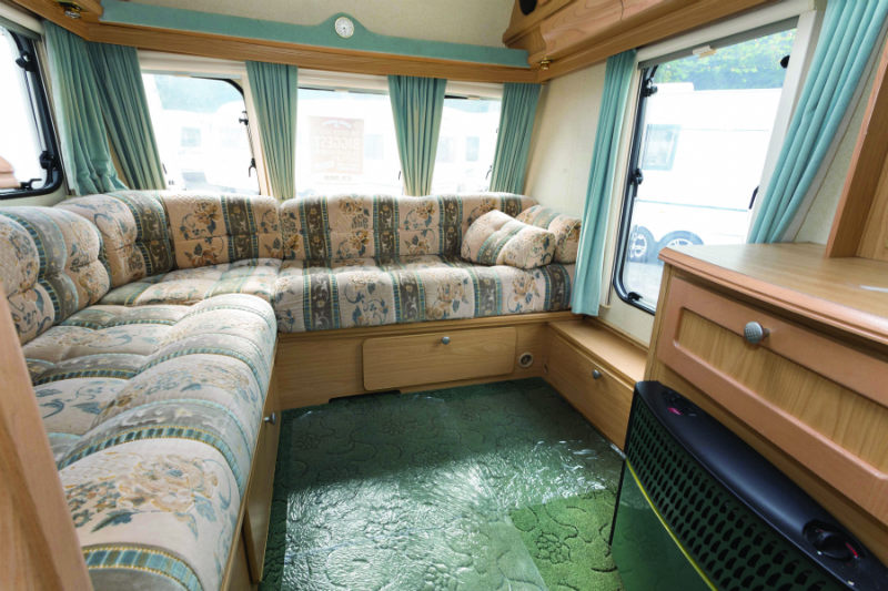 Lunar Clubman 530 lounge