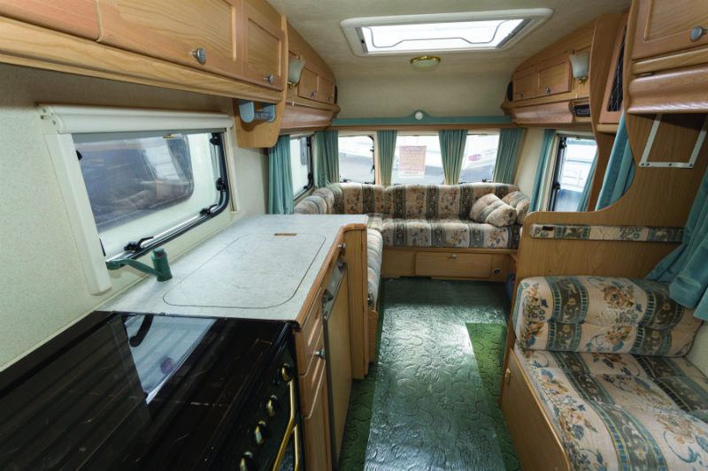 Lunar Clubman 530 kitchen