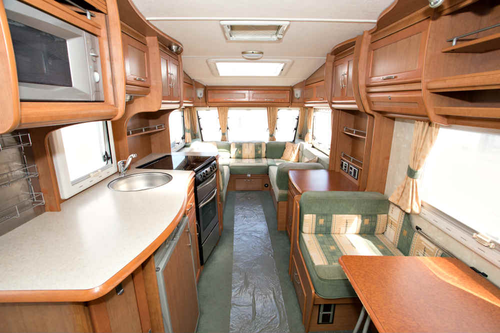 Bessacarr Cameo 495 SL kitchen