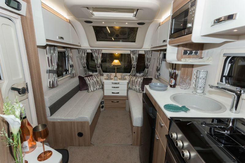 Swift Vogue kitchen to lounge
