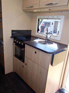 Caravelair Antares 455 kitchen