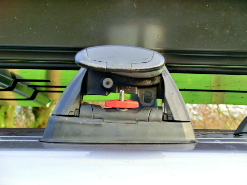 Roof box attachments