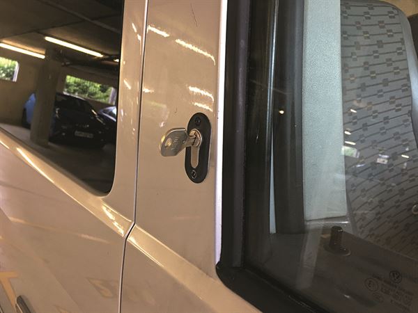 How to fit deadlocks to steel van doors