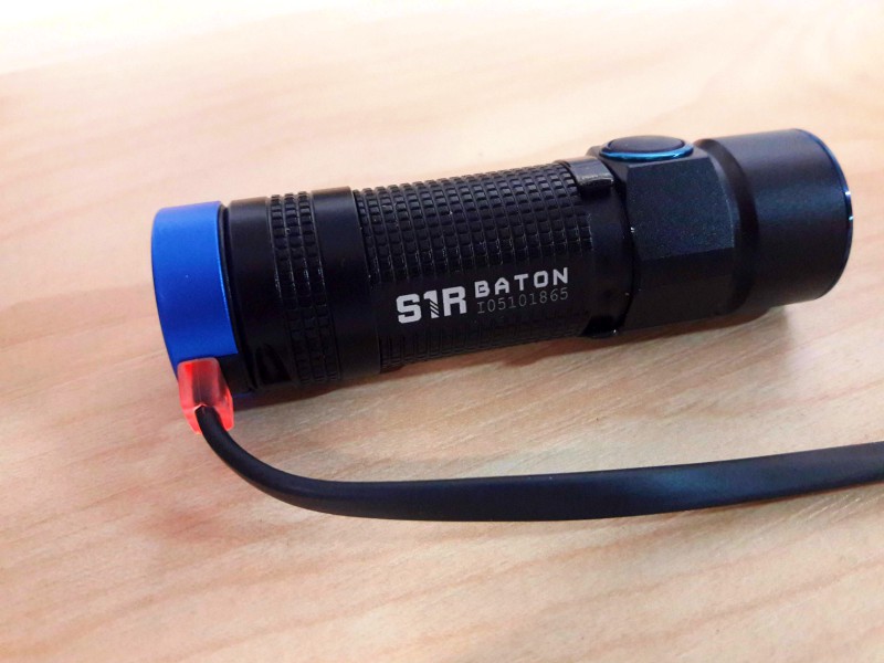 charging the olight S1R baton 