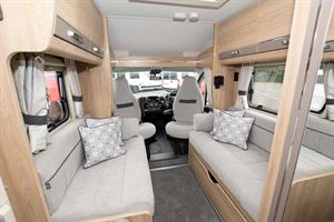 Autoquest 194 front lounge