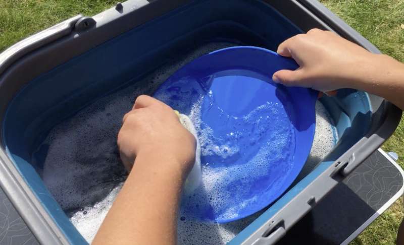Take a washing bowl for camping in Europe