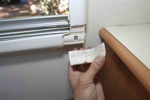 Step 13: Clip the corner moulding carefully back into place © Warners Group Publications, 2019 Step 13: Clip the corner moulding carefully back into place © Warners Group Publications, 2019