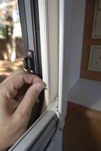 Step 9: Clip the plastic corner trim into place © Warners Group Publications, 2019 Step 9: Clip the plastic corner trim into place © Warners Group Publications, 2019
