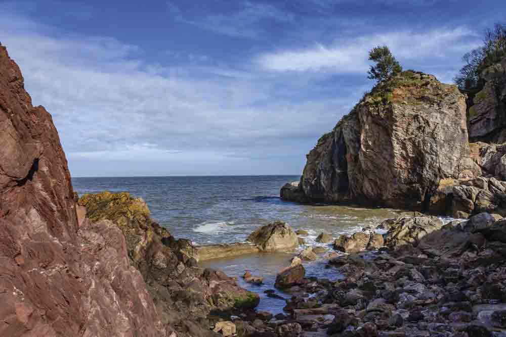 Image of a coastline at Babbacombe Beach, in Devon