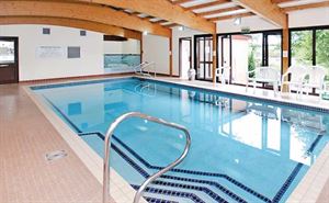 The swimming pool at Wickham Court