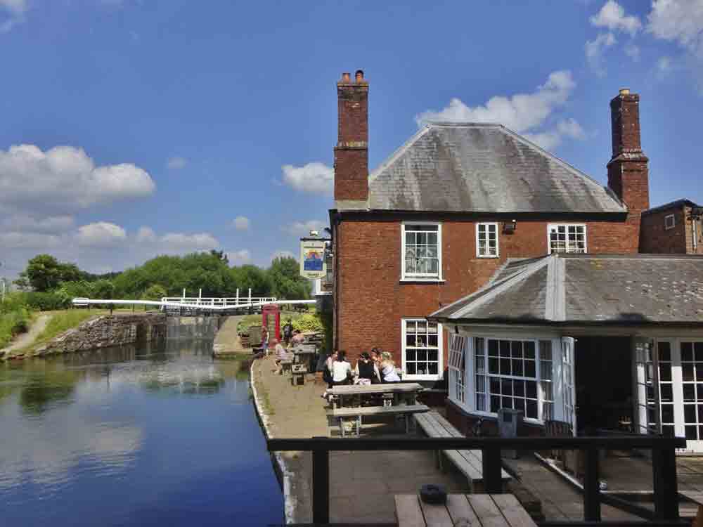 Image of a pub by the Exeter Canal in Devon