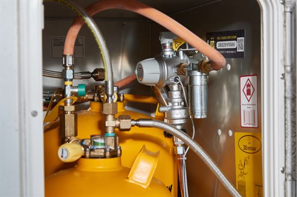 A refillable gas system (photo courtesy of Lee Davey) A refillable gas system (photo courtesy of Lee Davey)