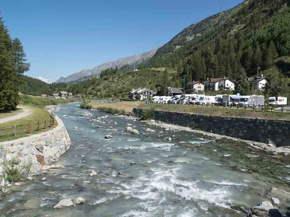 Image of a motorhome aire at Lillaz in Italy with Mont Blanc in the distance