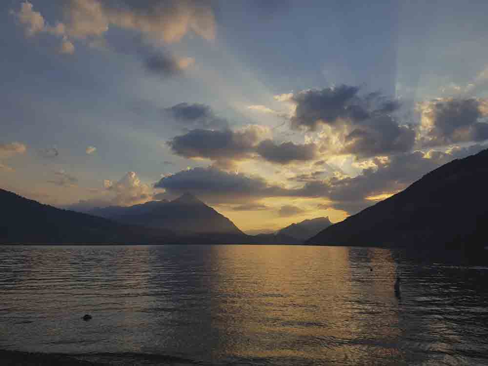 Image of sunset at Lake Thun