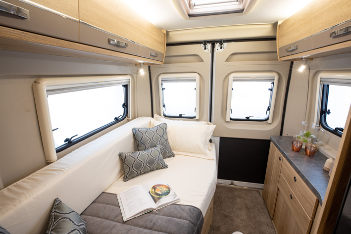 Elddis Autoquest CV60