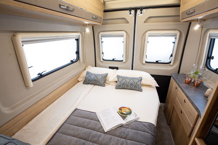 Elddis Autoquest CV60