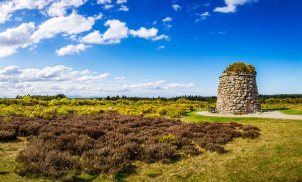 1 Memorial Cairn at the battlefield of Culloden rphfoto stock.adobe.com 