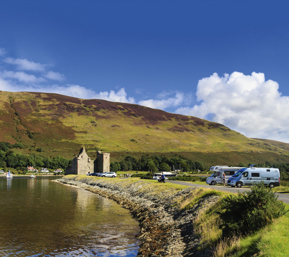 Image of the ruins of Lochranza Castle, in Arran