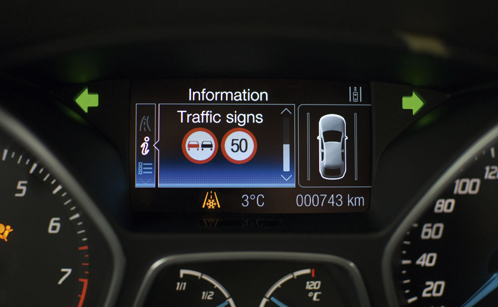 This SsangYong Tivoli gives a clear warning of its autonomous emergency braking system’s braking