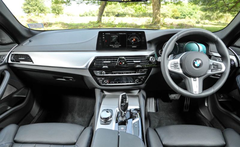 BMW 520d xDrive Touring M Sport dashboard