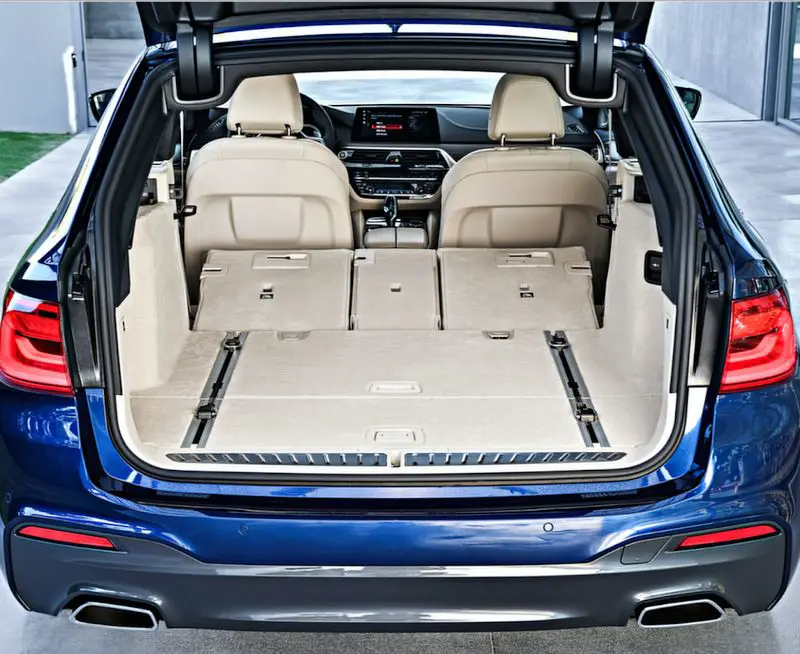 BMW 520d xDrive Touring M Sport boot space