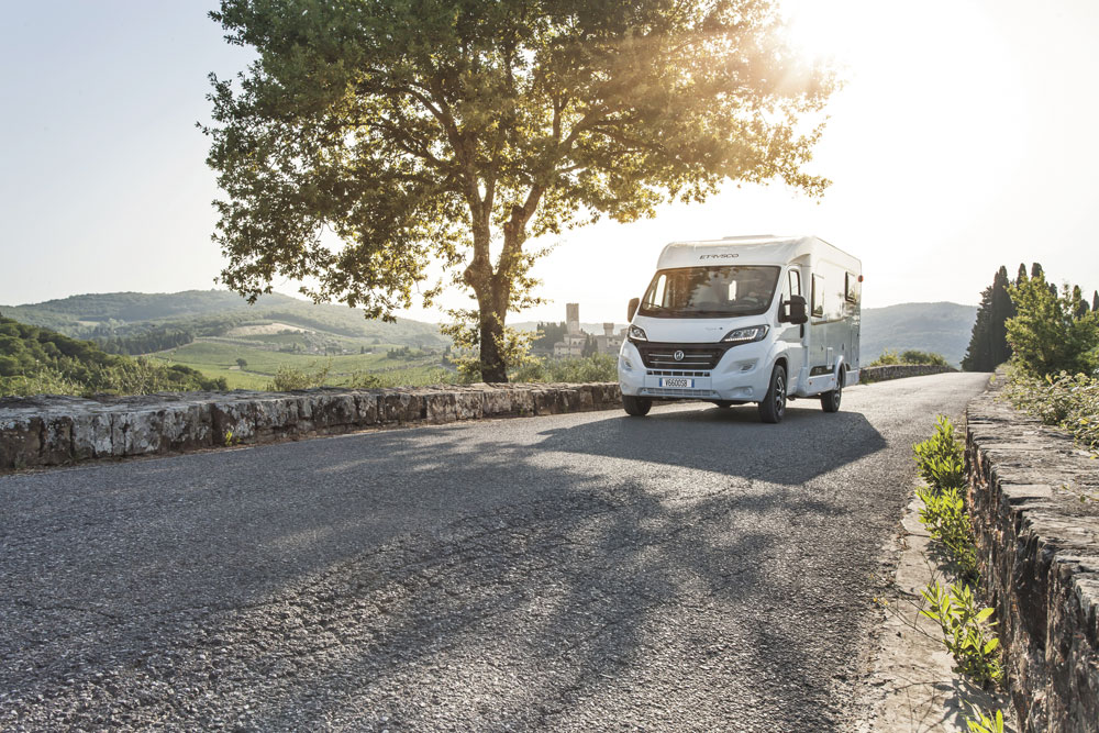 The Etrusco V 6600 SB motorhome