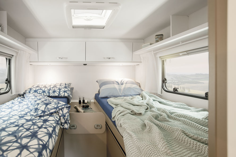 Twin single beds in the Etrusco V 6600 SB motorhome