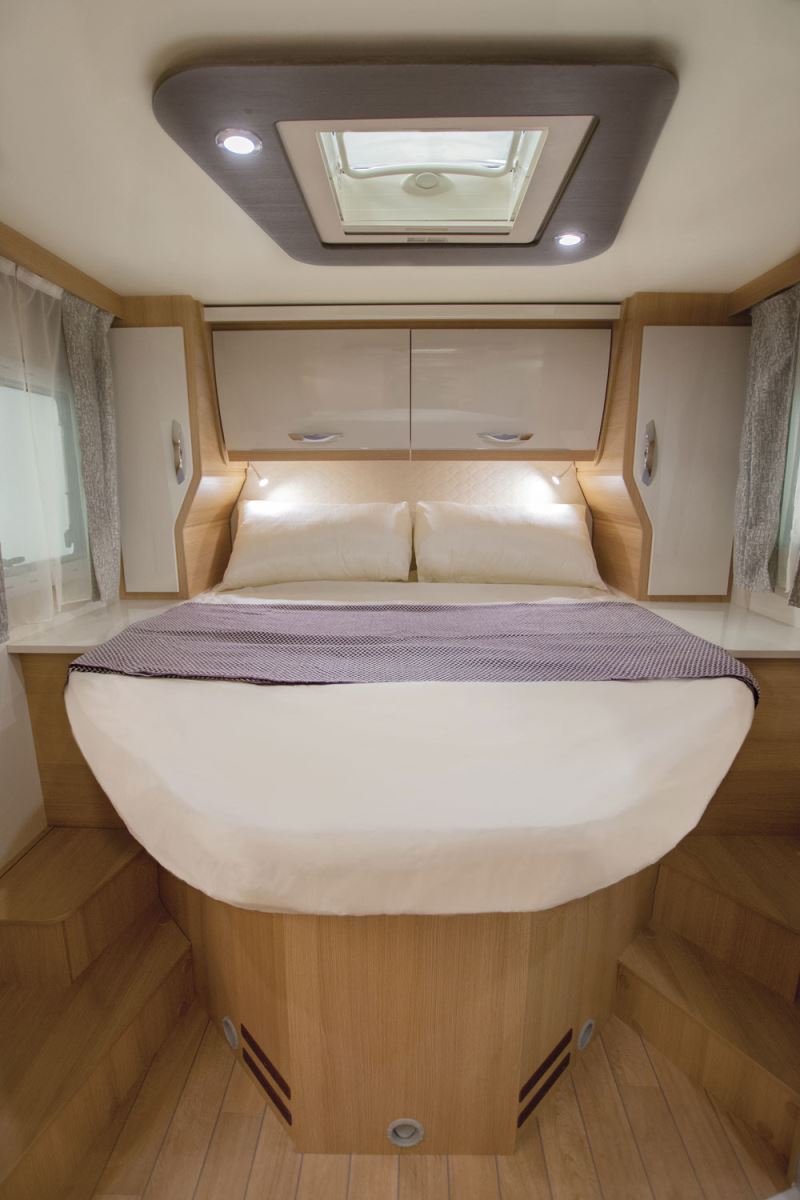 The island bed in the McLouis Fusion 367