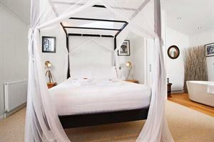 There’s a four-poster bed in the main bedroom There’s a four-poster bed in the main bedroom
